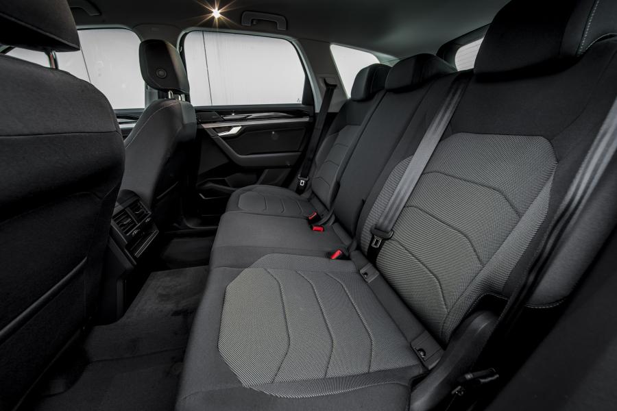 Интерьер Volkswagen Touareg SE 2019 года  (UK) (фото 13 из 16)